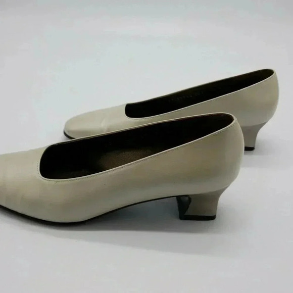 Salvatore Ferragamo Leather Office Pumps Gray Pearly - Picture 3 of 8